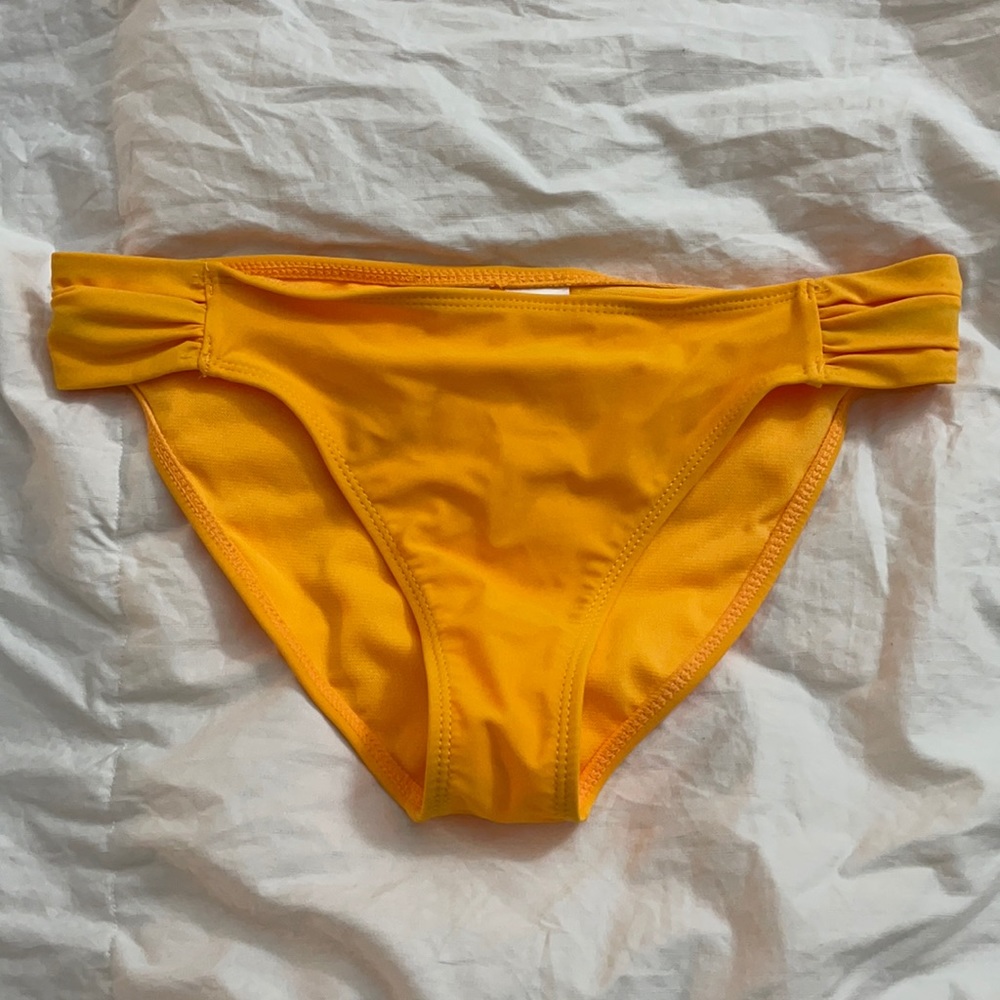 Brand new bikini bottom size M.
